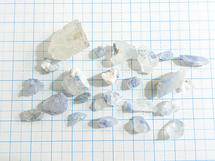 ［H-0007］デュモルチライトインクォーツ結晶　原石　バイーヤ州産