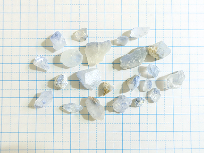 ［H-0013］デュモルチライトインクォーツ結晶　原石　バイーヤ州産