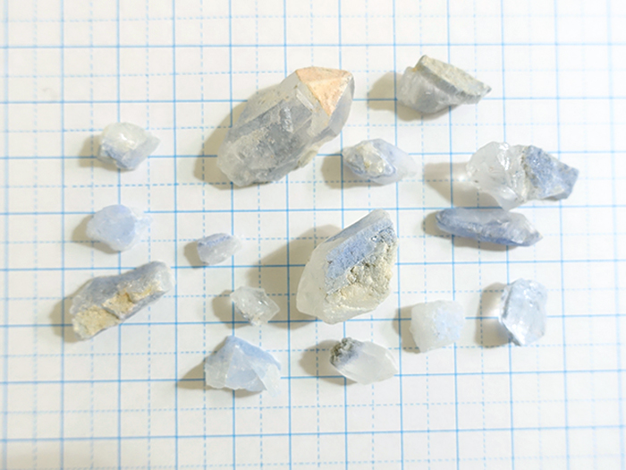 ［H-0016］デュモルチライトインクォーツ結晶　原石　バイーヤ州産