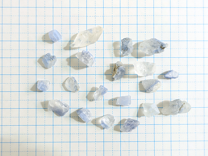 ［H-0015］デュモルチライトインクォーツ結晶　原石　バイーヤ州産