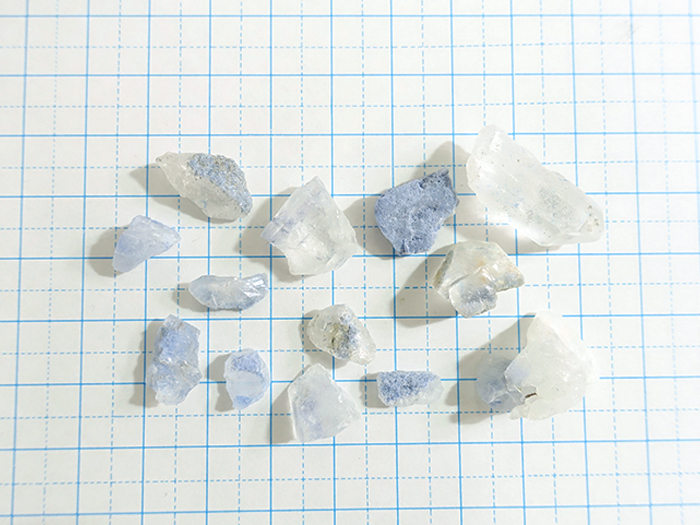 ［H-0017］デュモルチライトインクォーツ結晶　原石　バイーヤ州産
