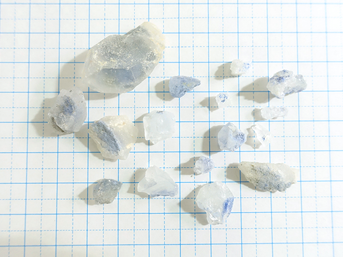 ［H-0019］デュモルチライトインクォーツ結晶　原石　バイーヤ州産