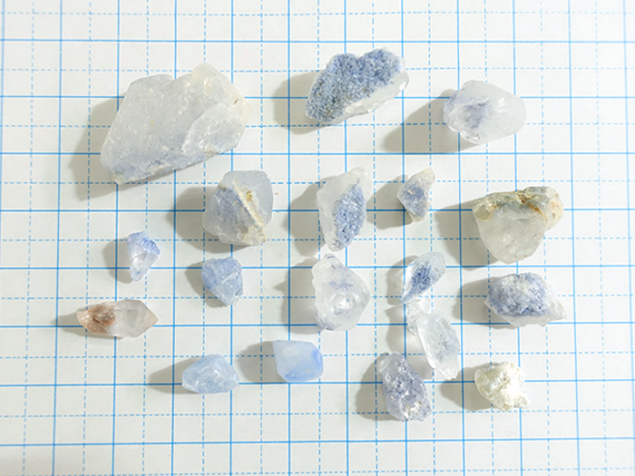 ［H-0020］デュモルチライトインクォーツ結晶　原石　バイーヤ州産