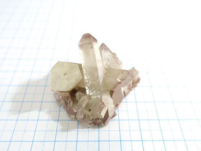 ［H-0261］リチウムファントム入り水晶クラスター